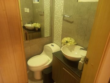 Venta espectacular casa de dos niveles en conjunto residencia