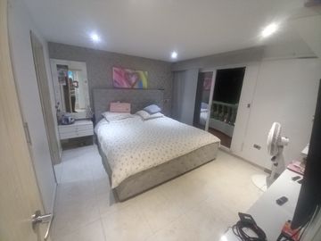 Venta espectacular casa de dos niveles en conjunto residencia