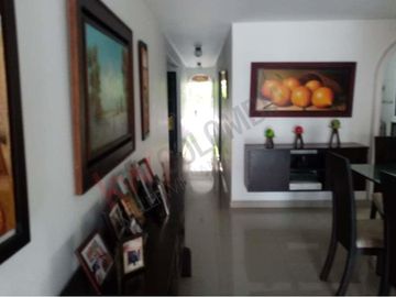 Espaciosa Casa Con Patio Amplio En Sitio Estratégico En El Barrio Paraíso-6106