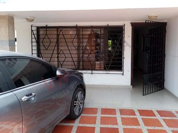 Espaciosa Casa Con Patio Amplio En Sitio Estratégico En El Barrio Paraíso-6106