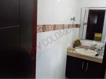 Espaciosa Casa Con Patio Amplio En Sitio Estratégico En El Barrio Paraíso-6106