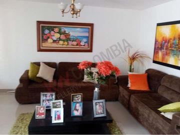 Espaciosa Casa Con Patio Amplio En Sitio Estratégico En El Barrio Paraíso-6106