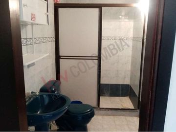 Espaciosa Casa Con Patio Amplio En Sitio Estratégico En El Barrio Paraíso-6106