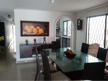 Espaciosa Casa Con Patio Amplio En Sitio Estratégico En El Barrio Paraíso-6106