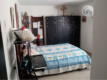 Espaciosa Casa Con Patio Amplio En Sitio Estratégico En El Barrio Paraíso-6106