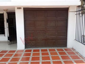 Espaciosa Casa Con Patio Amplio En Sitio Estratégico En El Barrio Paraíso-6106
