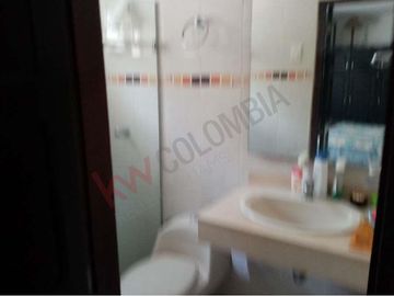 Espaciosa Casa Con Patio Amplio En Sitio Estratégico En El Barrio Paraíso-6106