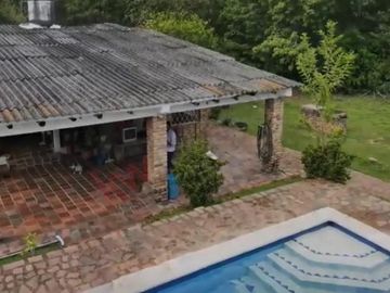 En venta casa campestre en Carmen de Apicalá con lote de 1.4 fanegadas.