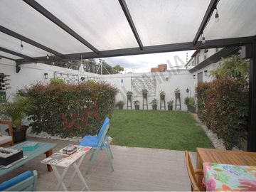 Amplia Casa de 5 habitaciones cerca a Bulevar Niza en Bogotá, súper linda.