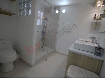 Amplia Casa de 5 habitaciones cerca a Bulevar Niza en Bogotá, súper linda.