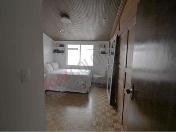 Amplia Casa de 5 habitaciones cerca a Bulevar Niza en Bogotá, súper linda.