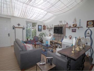 Amplia Casa de 5 habitaciones cerca a Bulevar Niza en Bogotá, súper linda.