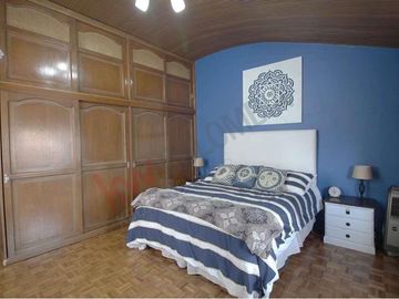 Amplia Casa de 5 habitaciones cerca a Bulevar Niza en Bogotá, súper linda.