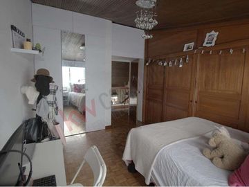 Amplia Casa de 5 habitaciones cerca a Bulevar Niza en Bogotá, súper linda.