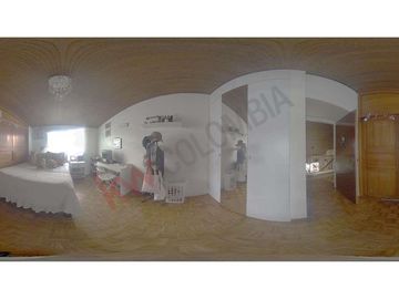 Amplia Casa de 5 habitaciones cerca a Bulevar Niza en Bogotá, súper linda.