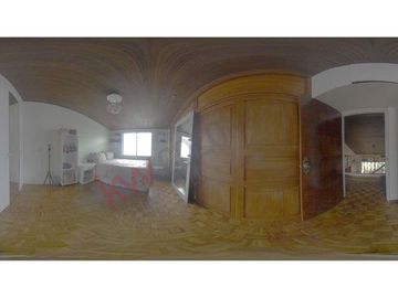 Amplia Casa de 5 habitaciones cerca a Bulevar Niza en Bogotá, súper linda.