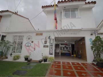 Amplia Casa de 5 habitaciones cerca a Bulevar Niza en Bogotá, súper linda.
