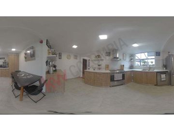 Amplia Casa de 5 habitaciones cerca a Bulevar Niza en Bogotá, súper linda.