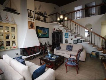 Amplia Casa de 5 habitaciones cerca a Bulevar Niza en Bogotá, súper linda.
