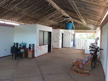Casa en Venta en Carmen de Apicalá, Tolima. 3 amplios niveles, Local comercial