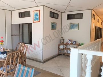 Casa en Venta en Carmen de Apicalá, Tolima. 3 amplios niveles, Local comercial