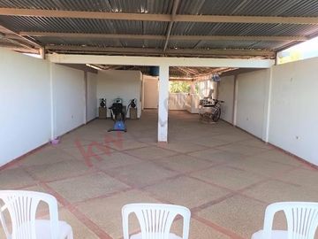Casa en Venta en Carmen de Apicalá, Tolima. 3 amplios niveles, Local comercial