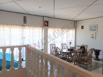 Casa en Venta en Carmen de Apicalá, Tolima. 3 amplios niveles, Local comercial