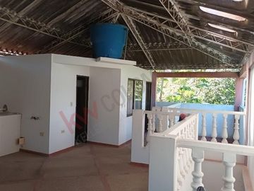 Casa en Venta en Carmen de Apicalá, Tolima. 3 amplios niveles, Local comercial