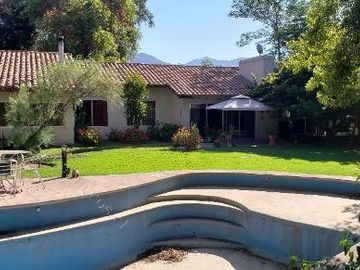 Se Vende Casa con Terreno, Centro de Rinconada