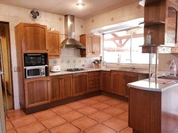 Se Vende Casa con Terreno, Centro de Rinconada