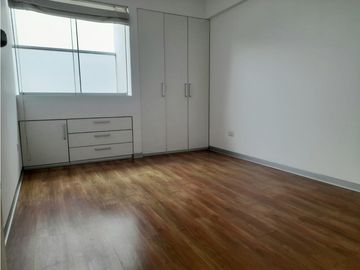BAJO DE PRECIO! Amplio departamento en venta en Miraflores