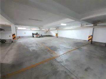 BAJO DE PRECIO! Amplio departamento en venta en Miraflores