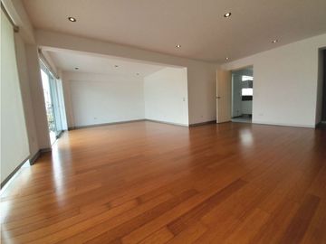 BAJO DE PRECIO! Amplio departamento en venta en Miraflores