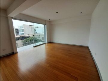BAJO DE PRECIO! Amplio departamento en venta en Miraflores