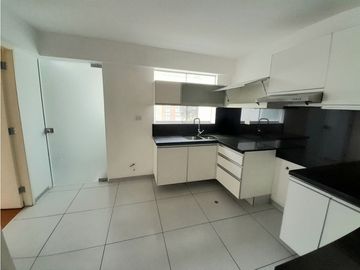 BAJO DE PRECIO! Amplio departamento en venta en Miraflores