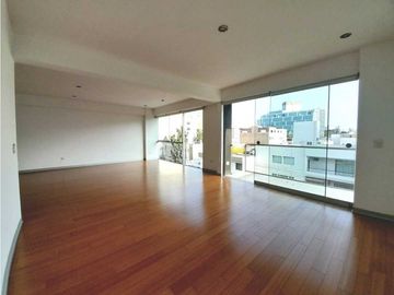 BAJO DE PRECIO! Amplio departamento en venta en Miraflores