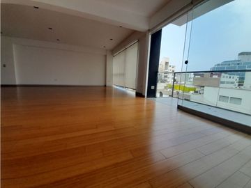 BAJO DE PRECIO! Amplio departamento en venta en Miraflores