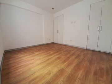 BAJO DE PRECIO! Amplio departamento en venta en Miraflores