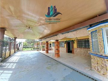 VENDO CASA EN VIA PRINCIPAL LOS ALGARROBOS