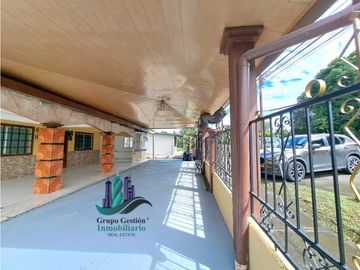 VENDO CASA EN VIA PRINCIPAL LOS ALGARROBOS