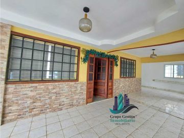 VENDO CASA EN VIA PRINCIPAL LOS ALGARROBOS