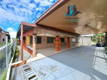 VENDO CASA EN VIA PRINCIPAL LOS ALGARROBOS