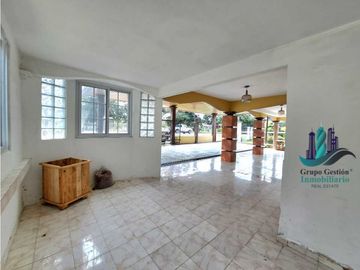 VENDO CASA EN VIA PRINCIPAL LOS ALGARROBOS