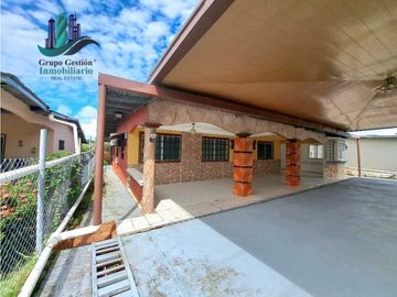 VENDO CASA EN VIA PRINCIPAL LOS ALGARROBOS
