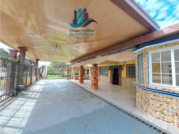 VENDO CASA EN VIA PRINCIPAL LOS ALGARROBOS