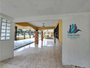 VENDO CASA EN VIA PRINCIPAL LOS ALGARROBOS
