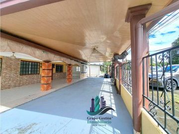 VENDO CASA EN VIA PRINCIPAL LOS ALGARROBOS
