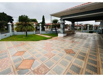 Venta de casa en David, Residencial San José.