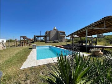 VENTA CASA SANTA CRUZ DEL LAGO CARLOS PAZ 4 DOR PISCINA
