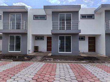 Casas en venta en Fraccionamiento Fuente de San Pablo, a unos minutos de CU